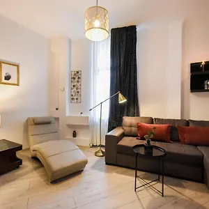 Appartamento Discover Comfort: Charming & Spacious In The Old Town, Bucarest