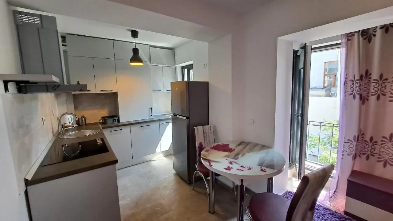 Ris Studio Dublu Universitate, Centrul Vechi Bukurešť